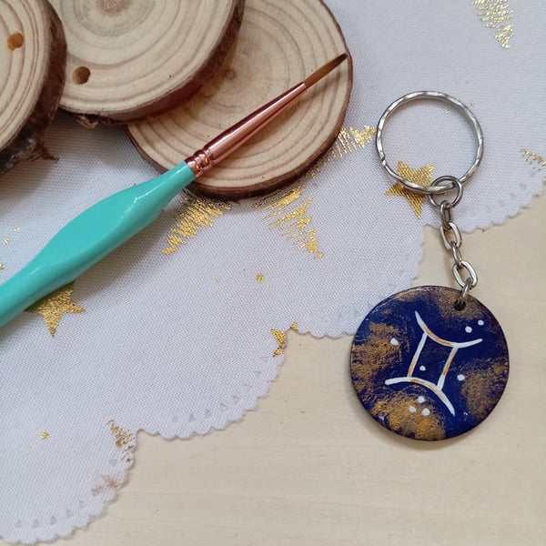 Wooden circular starsign gemini keyring