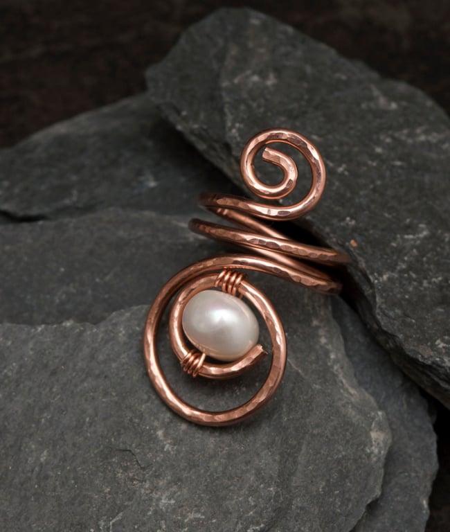 Pearl Statement Copper Ring, Hammered  Textured Wire Ring, Handmade ring.