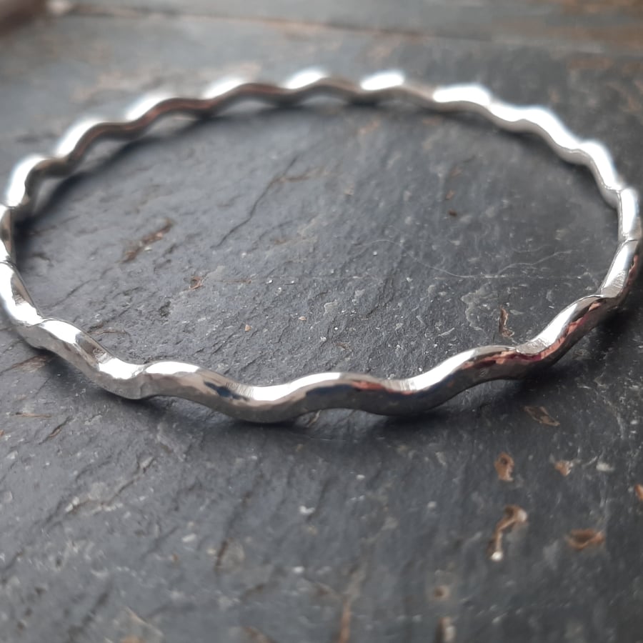 Silver bangle - continuous ripples 