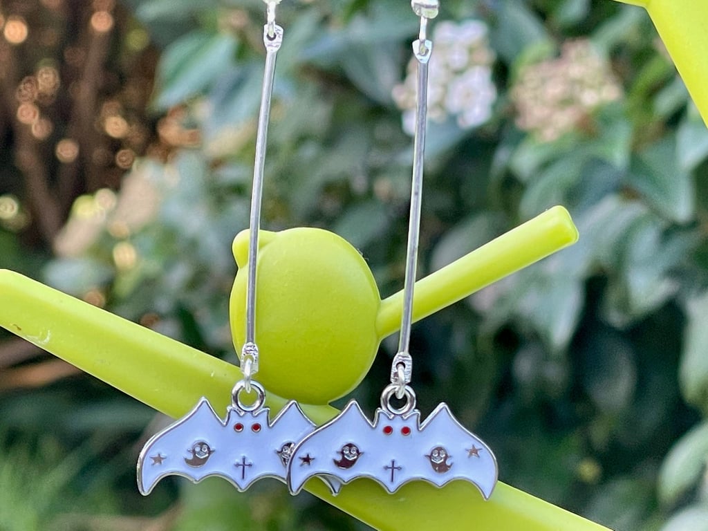 HALLOWEEN BAT EARRINGS white cute bat drop bar