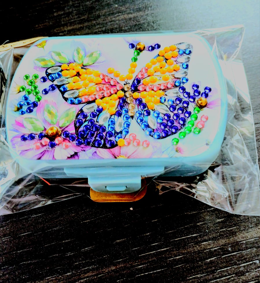 Six compartment mini portable travel medicine storage case