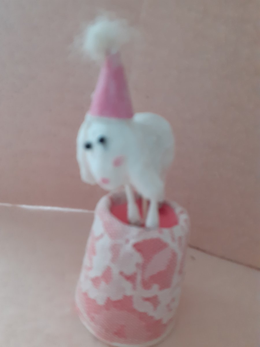 MARGO, THE PARTY SHEEP