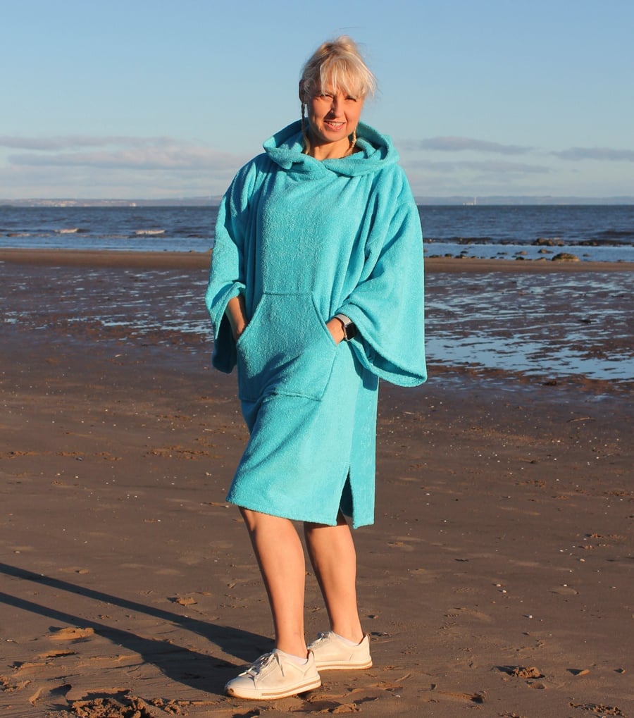 Aqua colour changing towel