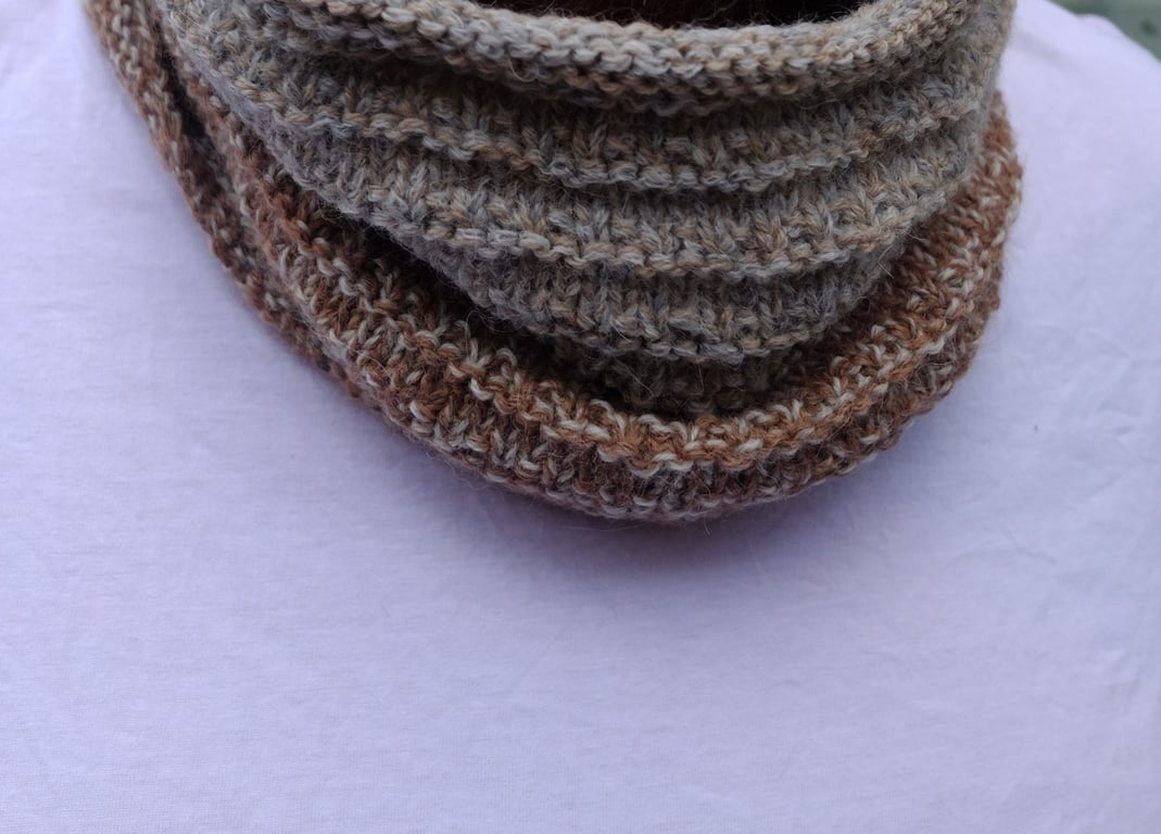Fieldmargin Cowl — trailing the pale hush of field-edges
