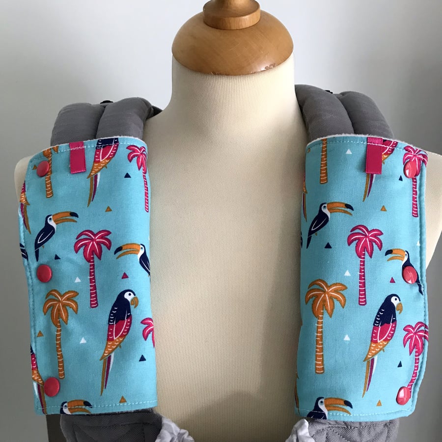ERGO BABY CARRIER Drool Pads TEETHING PADS Strap Covers in Blue Parrots
