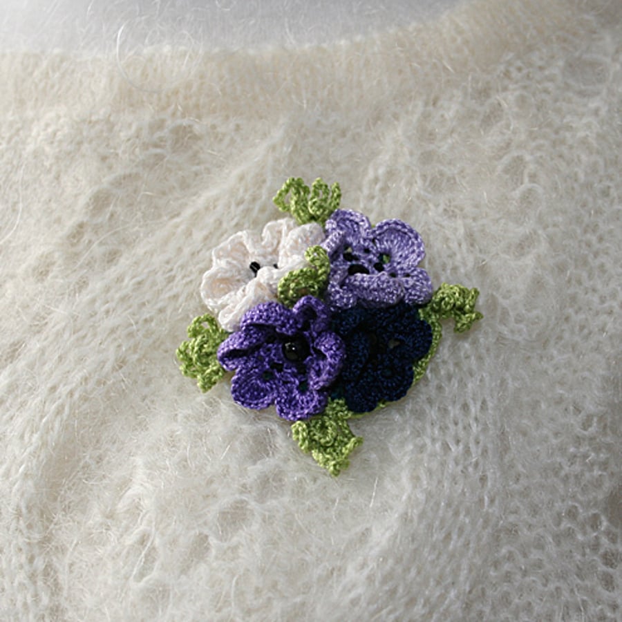 +Miniature anemonies - brooch+