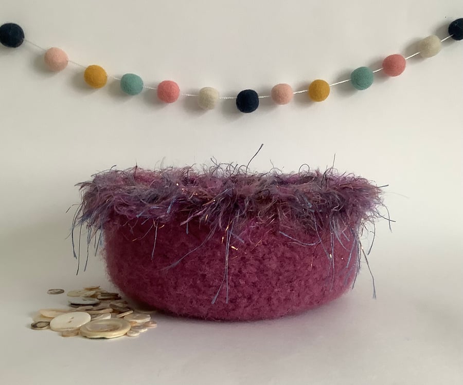 FELTED 'FUSSPOT'  BOWL , tray , desk tidy . Dusky pink (with fringe).