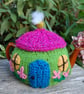 Knitted tea cosy -  Country cottage design to fit a one or two cup teapot - Image 3