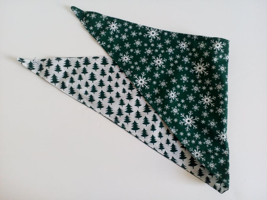 Dog Bandana, med size, 16"-22", neckerchief, Christmas,  snowflake, trees