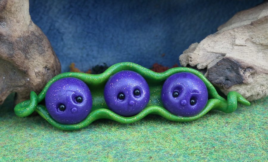 Baby BerryHead Podlings in snug crib pod OOAK Sculpt by artist Ann Galvin