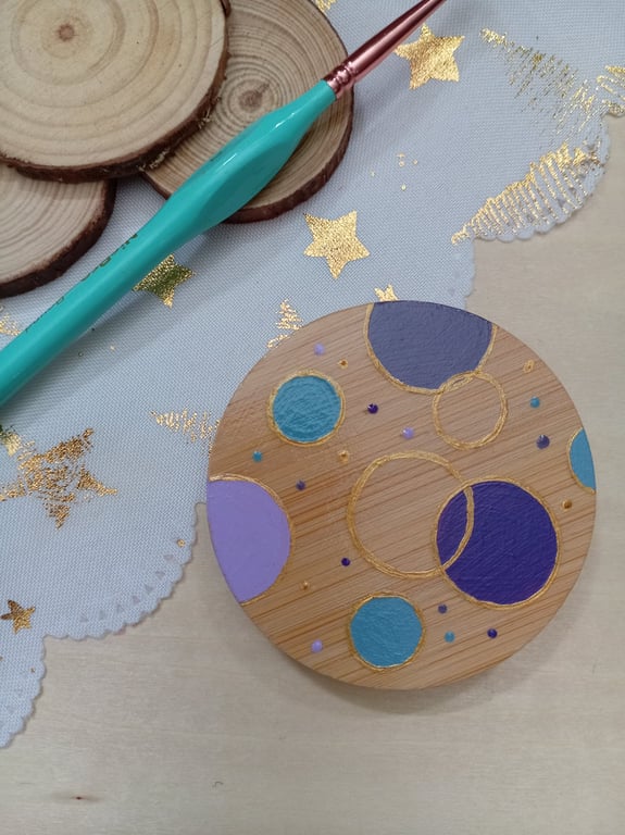 Wooden circular patterned pocket mirror 