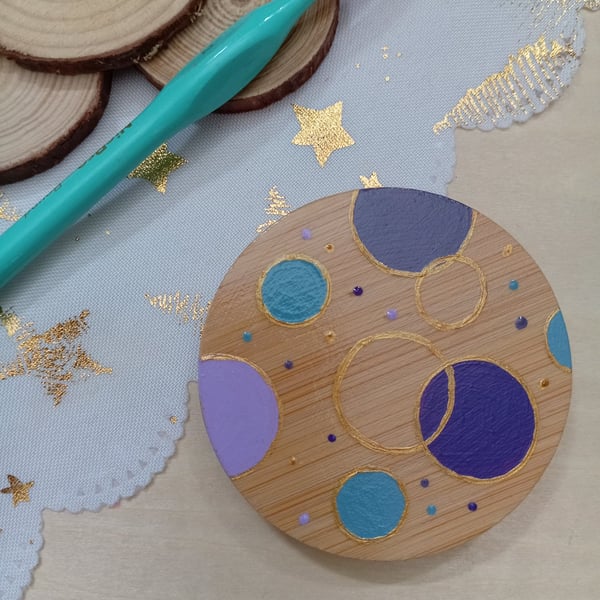 Wooden circular patterned pocket mirror 