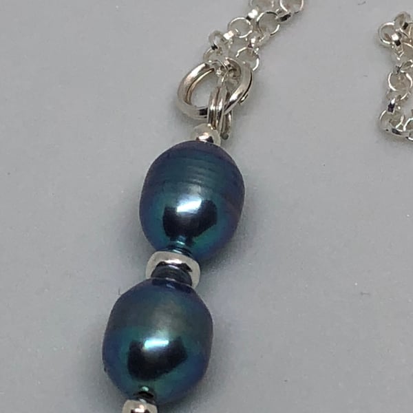 Freshwater pearl pendant on sterling silver chain. Free UK delivery 