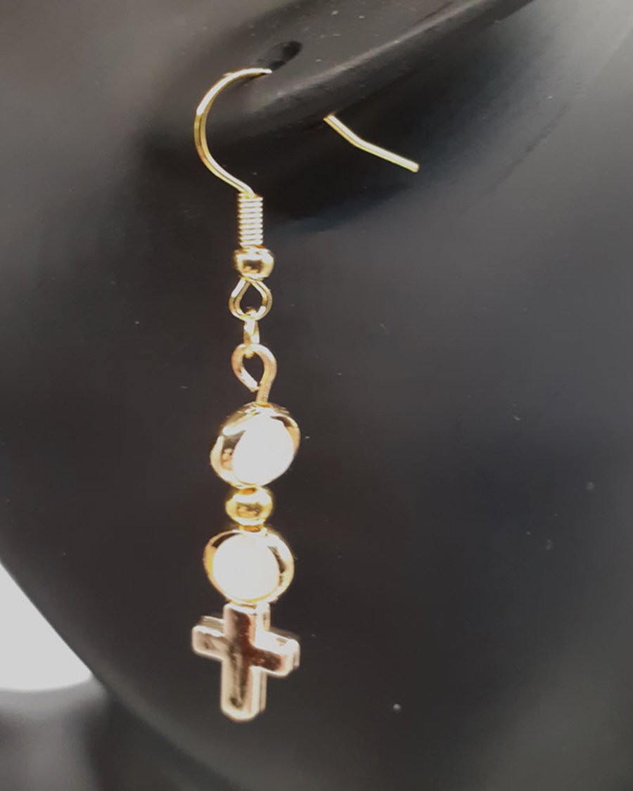 Elegant Gold-Coloured Cross Earrings with Faux Pearls and Gold-Plated Details