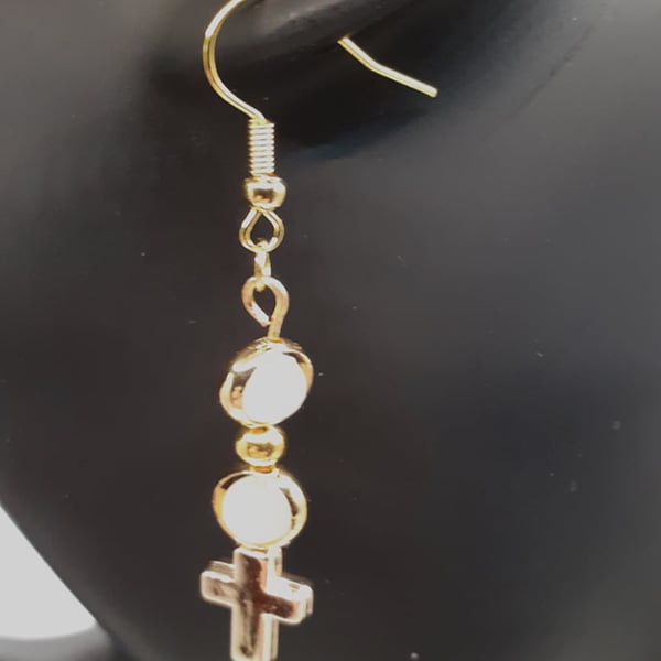 Elegant Gold-Coloured Cross Earrings with Faux Pearls and Gold-Plated Details
