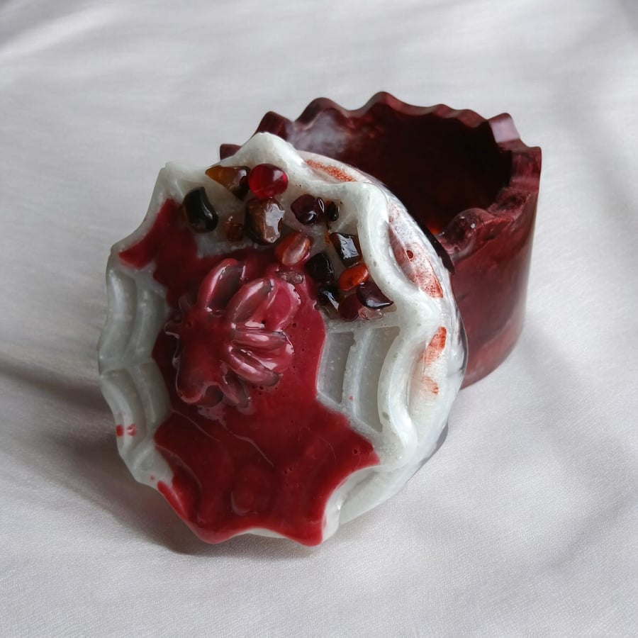Spider trinket box (Red lazurite)