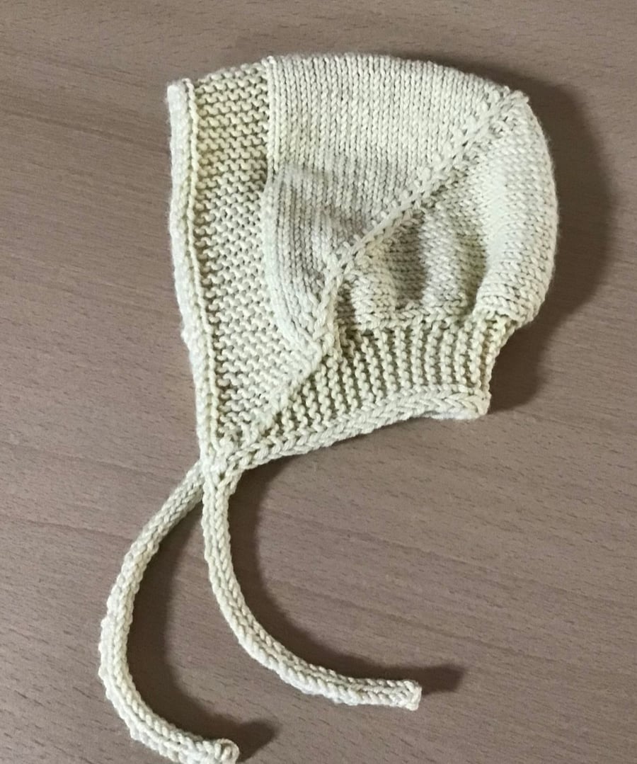 Baby Bonnet pale green 