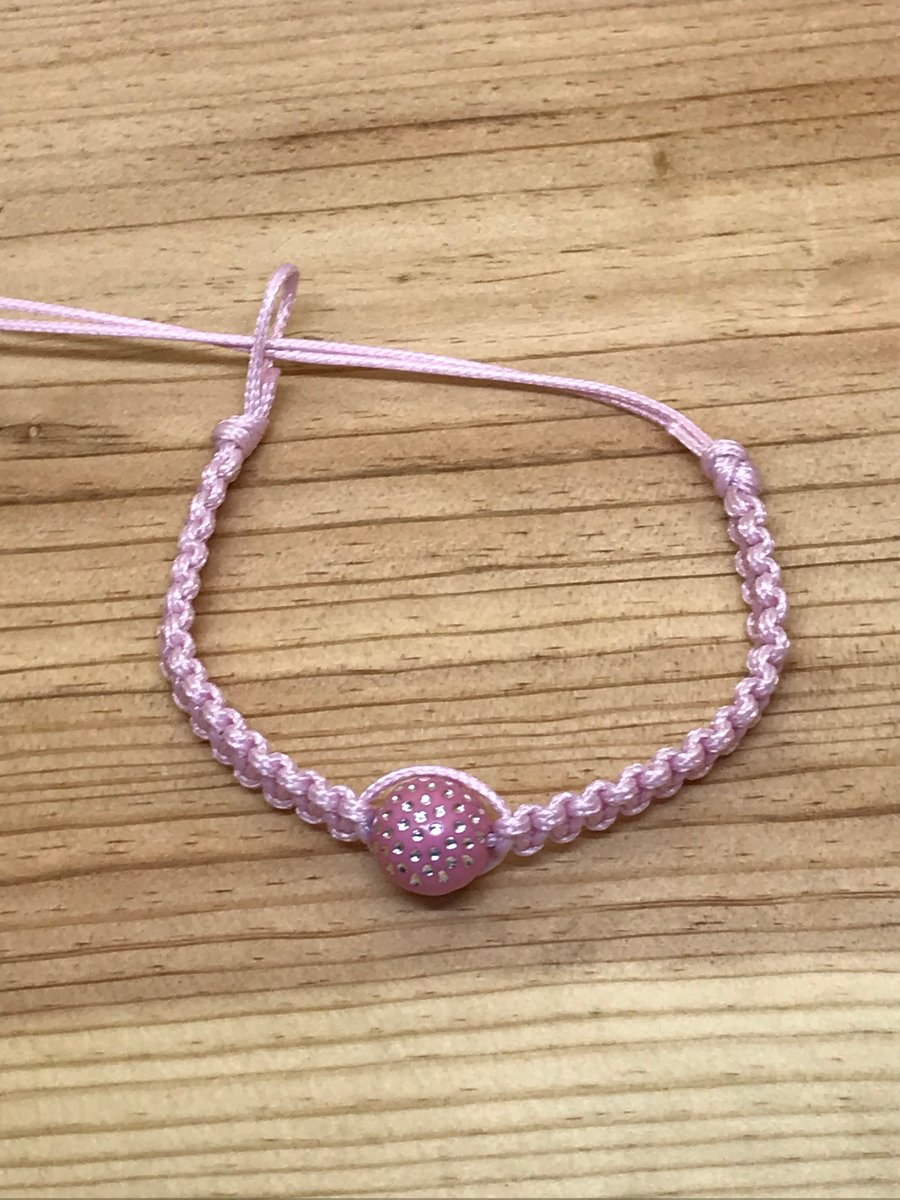 Children's Macrame Bead Bracelet. (117)