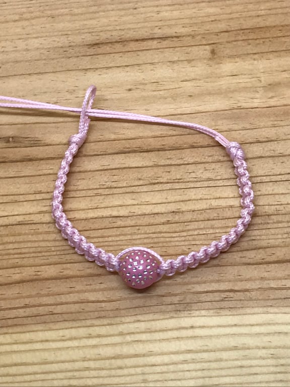 Children's Macrame Bead Bracelet. (117)