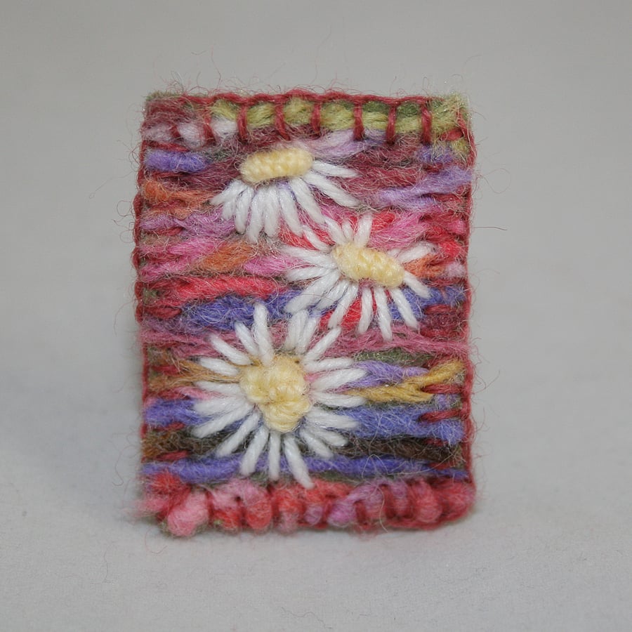 Daisies - Embroidered and felted brooch
