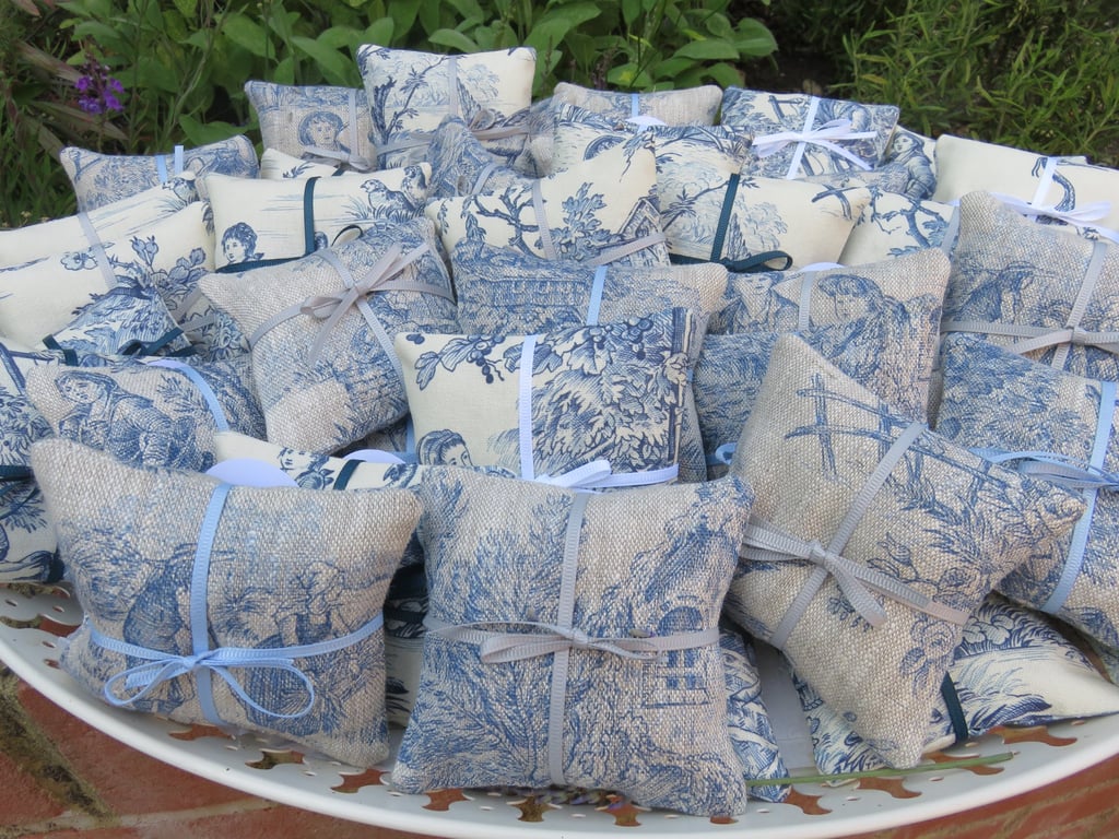 Set of 2 Lavender Sachets in Toile de Jouy Linen, Natural Drawer Scent Gift