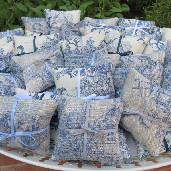 Set of 2 Lavender Sachets in Toile de Jouy Linen, Natural Drawer Scent Gift