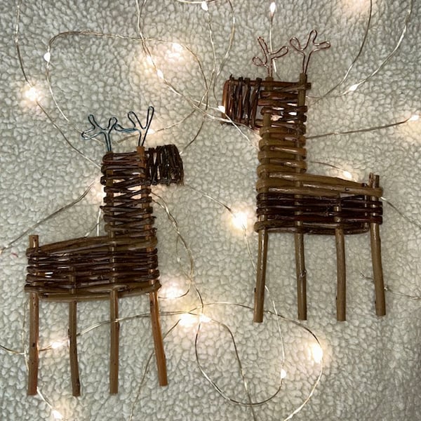 willow reindeer decoration (1 item)