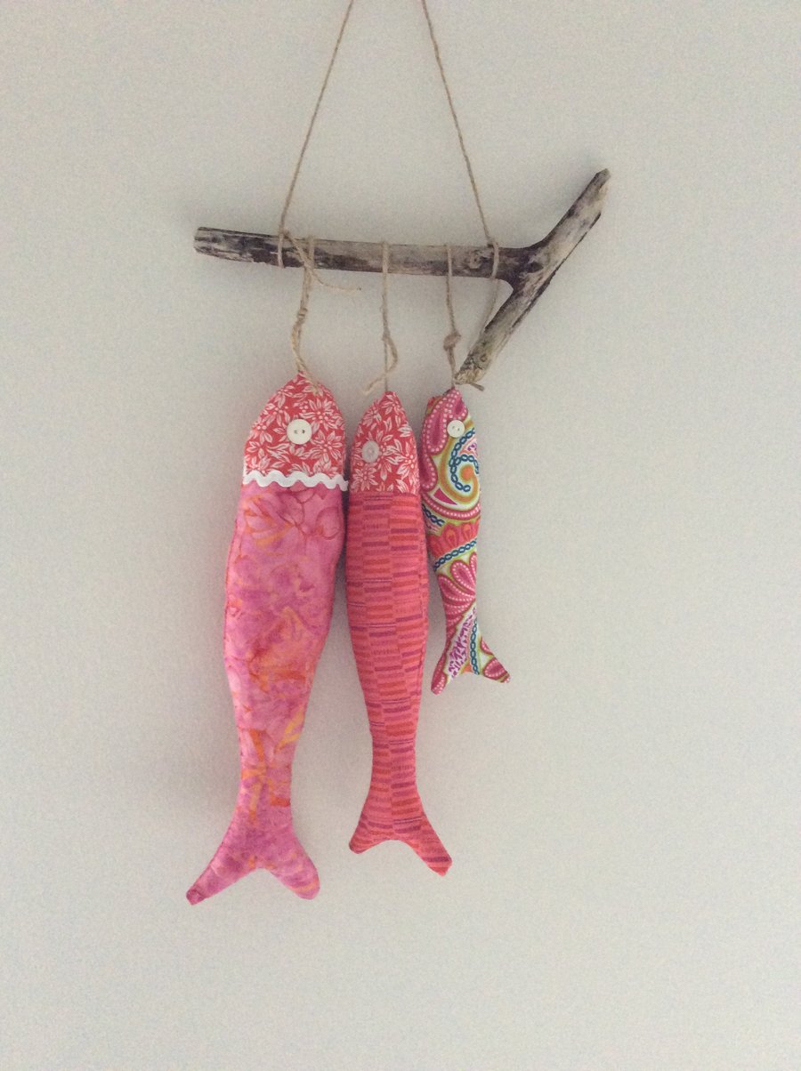 Set of 3 fabric fish on driftwood hanger 