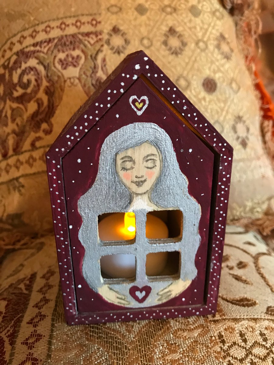 Painted wooden house box with battery tealight