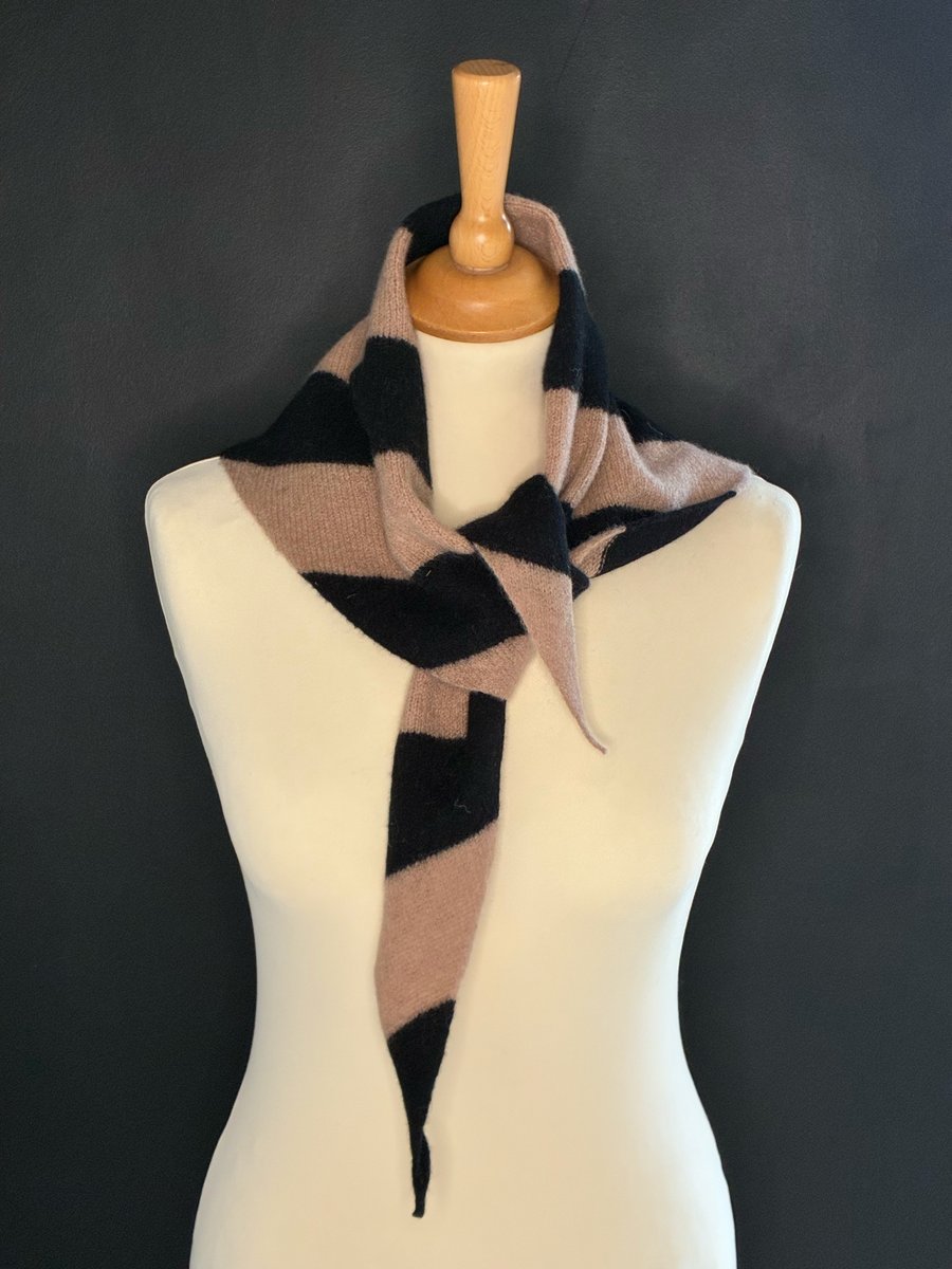Triangle Scarf - Camel & Black