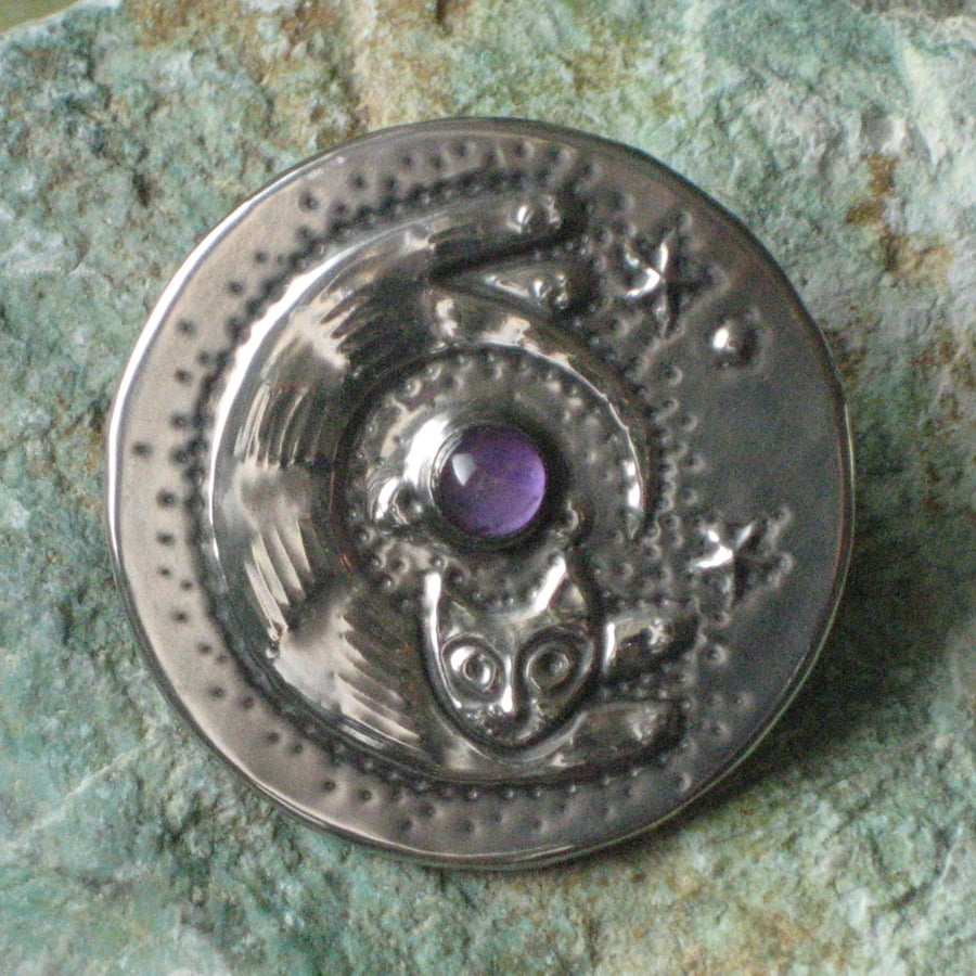 Leaping Cat Amethyst Brooch in Silver Pewter