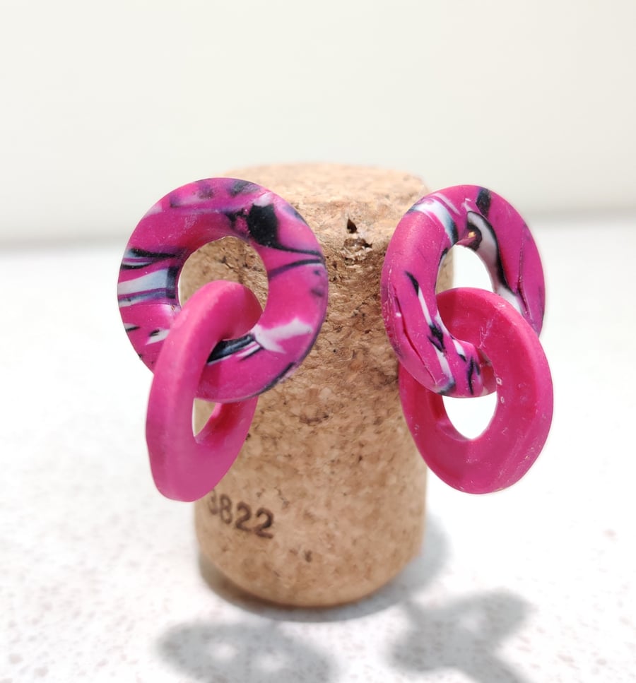 Pink scraps interlock circle earrings