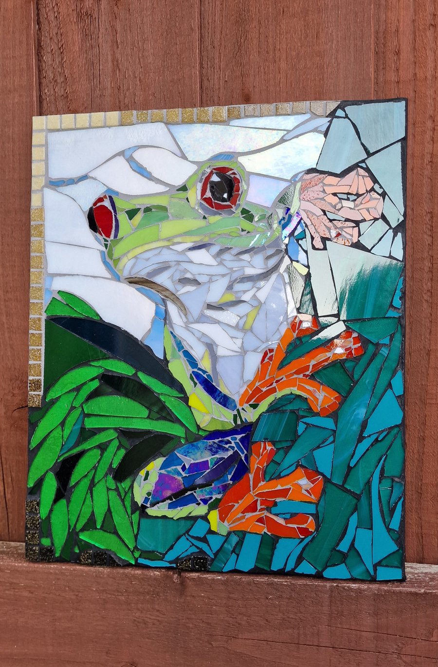 'Observer' glass tree frog mosaic