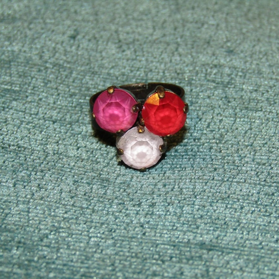Swarovski 'Raspberry' themed adjustable trio ring
