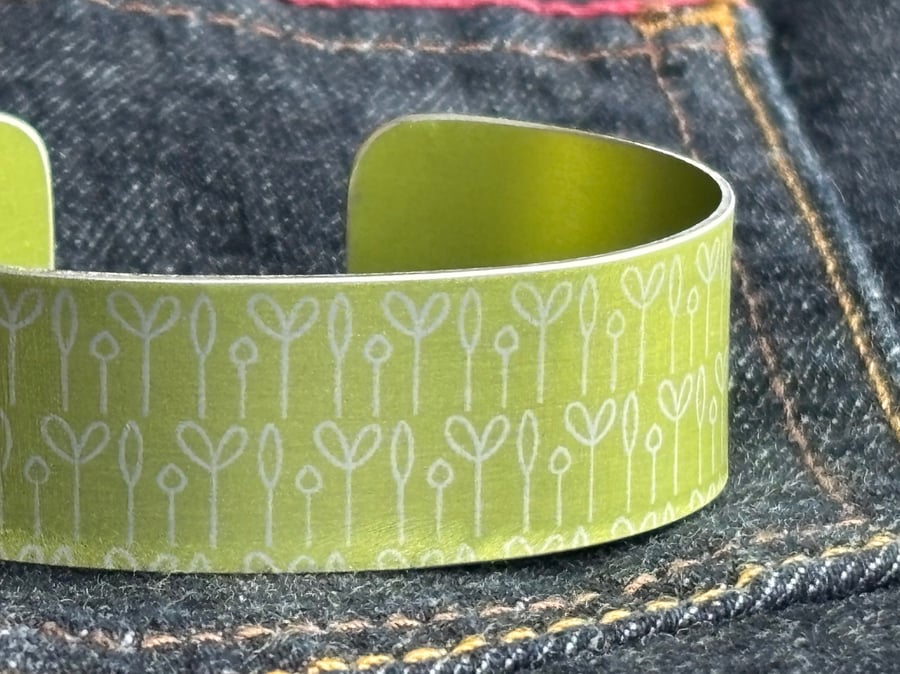 Spring buds pattern cuff bracelet lime green