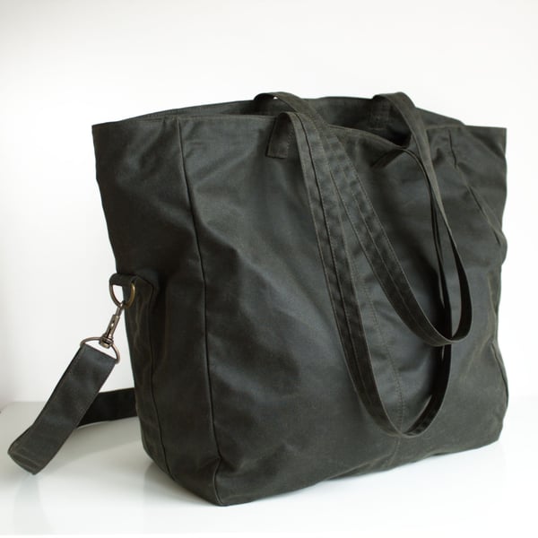 Minimal convertible tote bag shopper in olive green by Minus