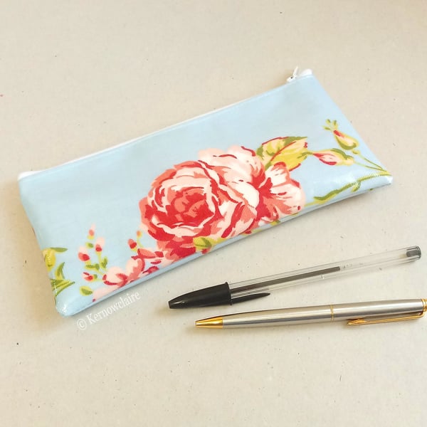 Pencil case in blue oilcloth with pink flowers