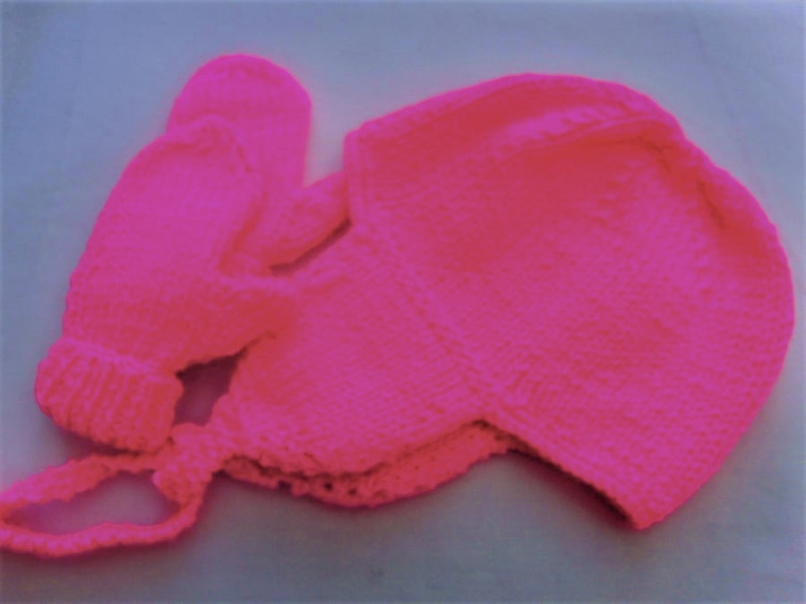 Baby's Two Piece Hat And Mittens Set, Baby's Hat with Ear Flaps