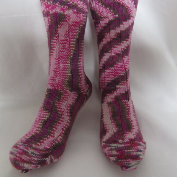 Hand-cranked Knitted Ribbed Wool Socks Size 6 to 7