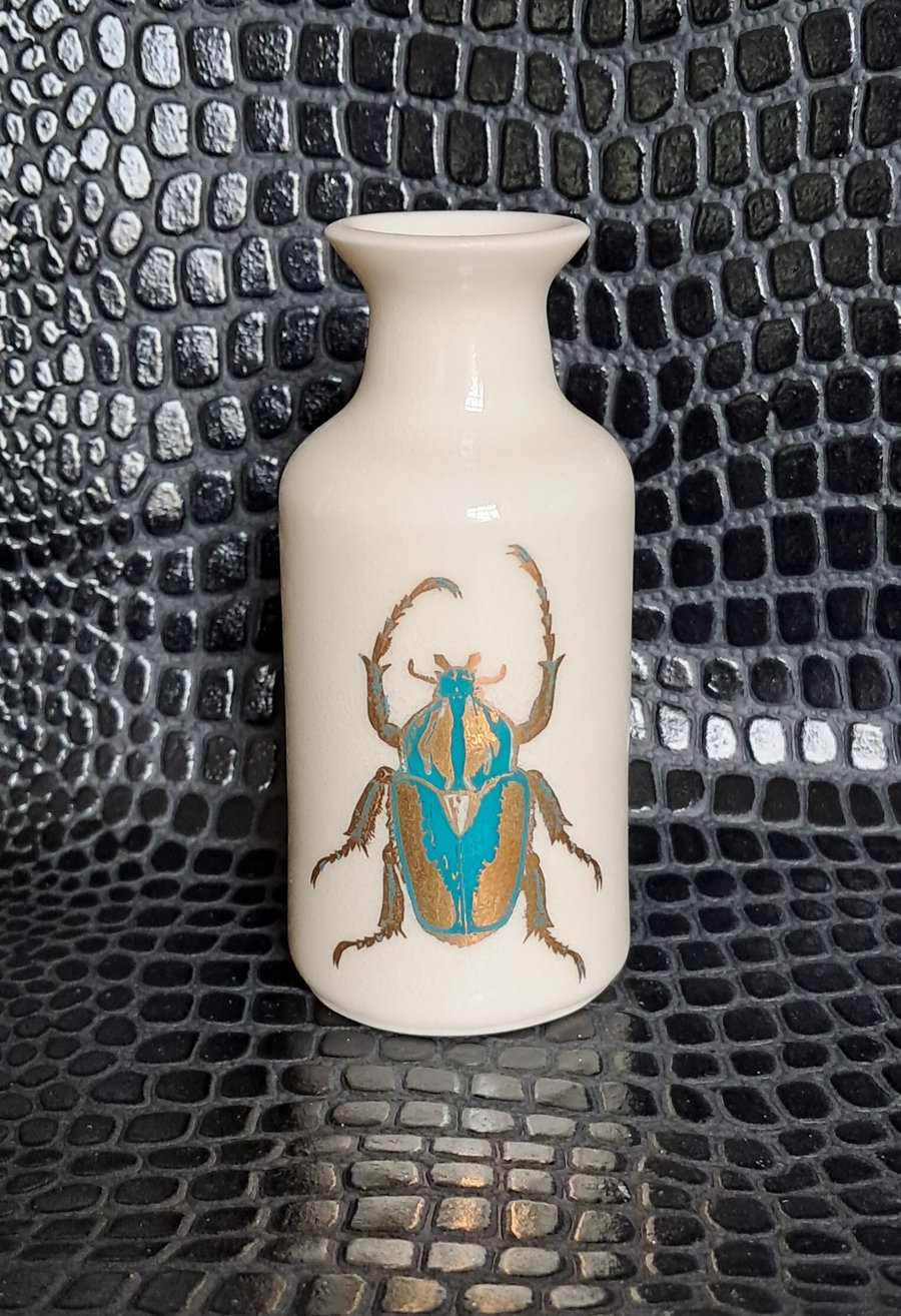 Porcelain vase with stag beetle decoration