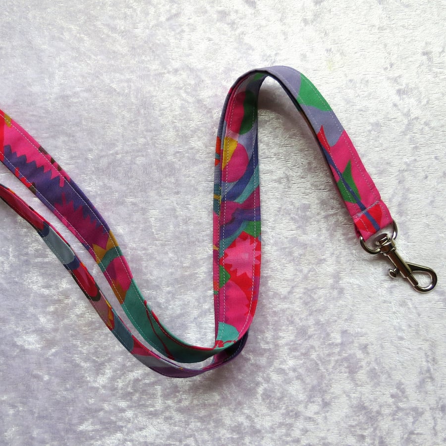 Liberty Lawn lanyard.  With swivel lobster clip. 18.5 inches in length. Seconds.