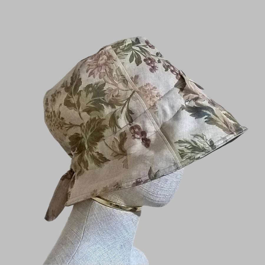 Adjustable bucket hat beige and pink vintage floral linen