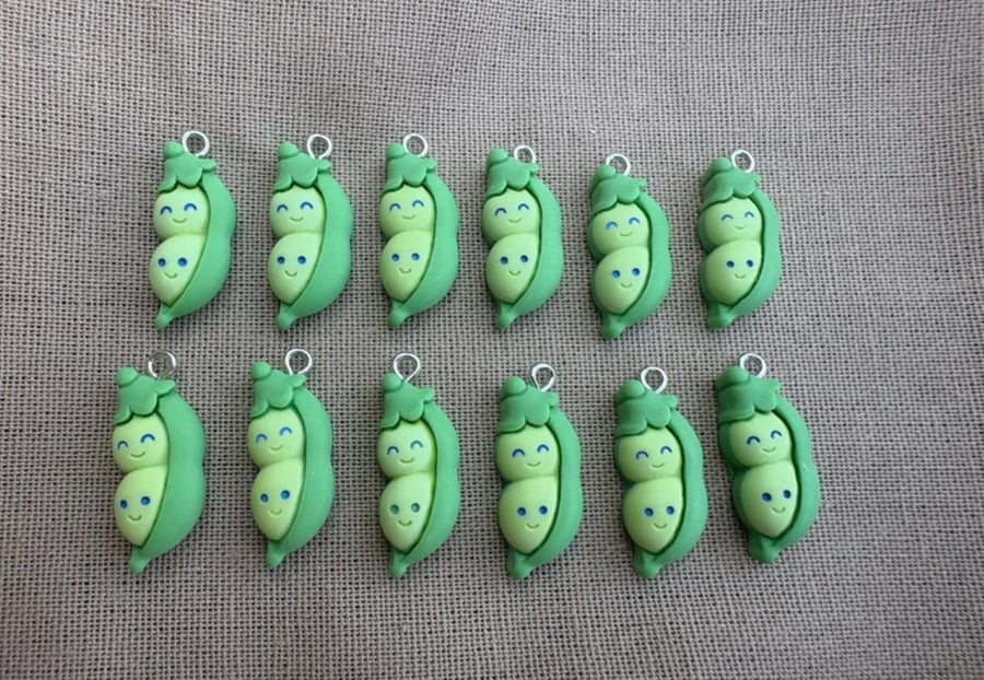 12x Two Peas in a Pod Resin Charms for Jewellery Making OnSewing Crafts NEW