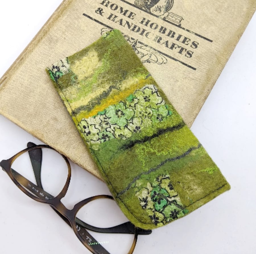 Glasses case: felted wool - spring greens