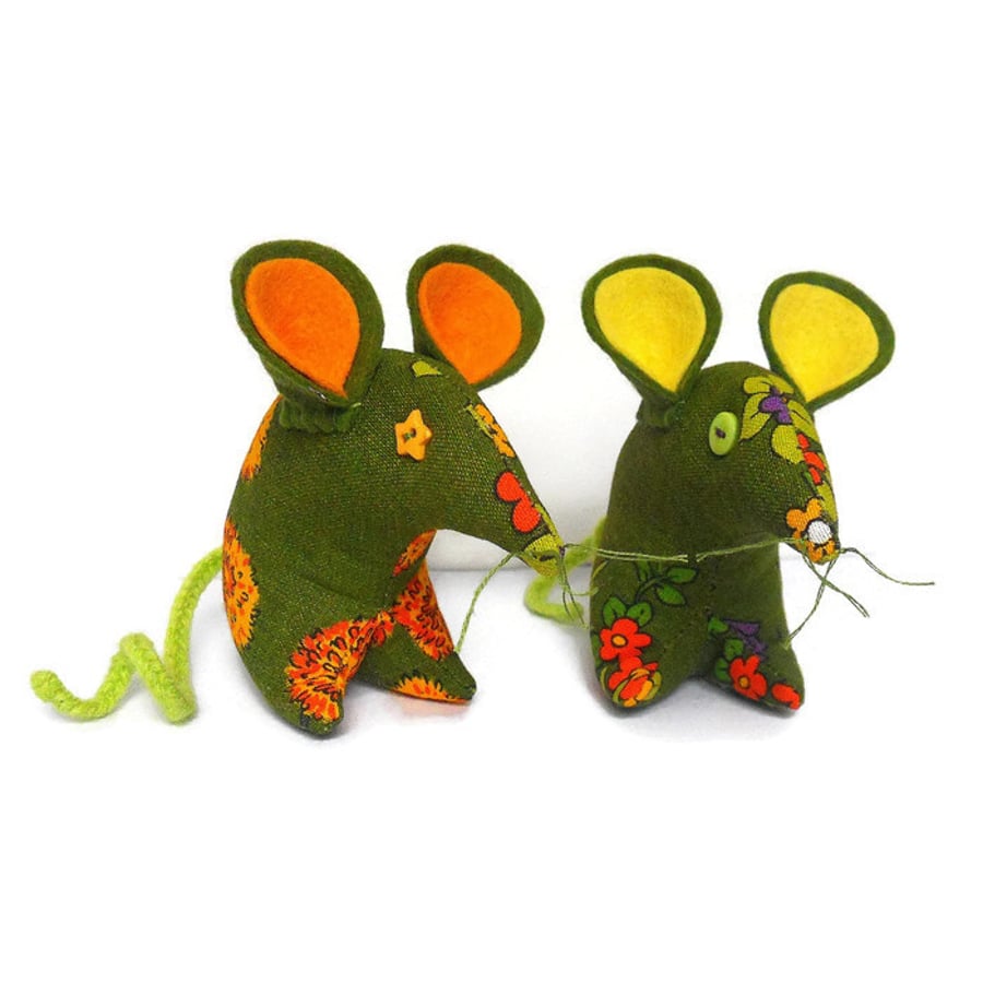  Hi FREDDY Retro  Mouse in cute 70s Vintage Fabric