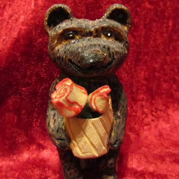 Whittled brown  bear with with roses