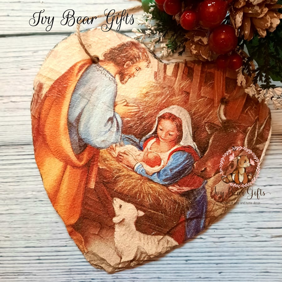 Traditional Nativity Christmas slate heart plaque