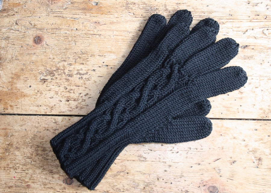 Women's Merino Wool Gloves with cable pattern - French Navy - black