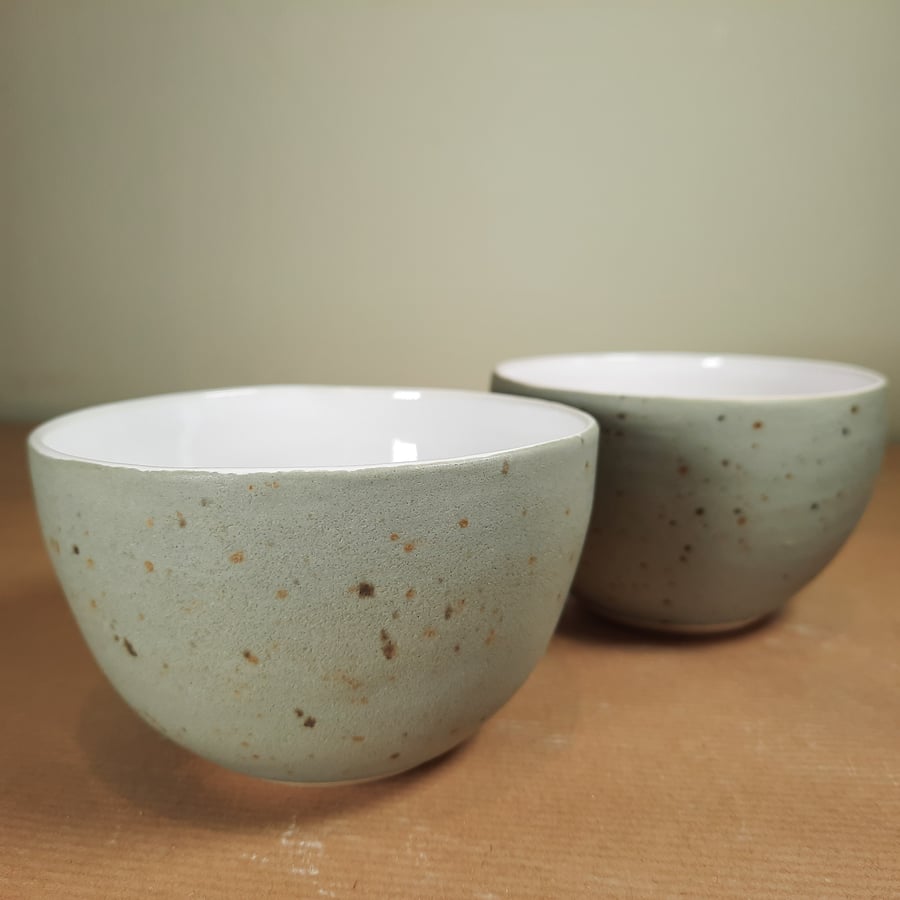 A PAIR OF HAND MADE SMALL GREY EGG SHELL CERAMIC BOWLS