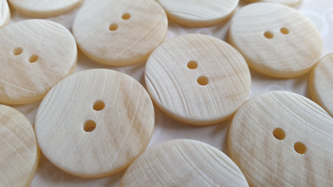 23mm 36L Grooved Cream mix Polyester Buttons x 5 Buttons
